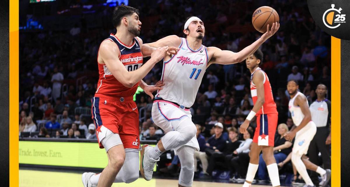 Jaime Jáquez Jr. intenta penetrar en la pintura (AFP)