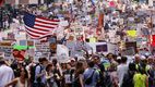Miles de personas se manifestaron contra el gobierno de Trump (AFP)