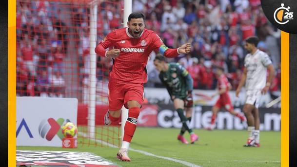 Alexis Vega celebra uno de sus goles al Necaxa (Imago7)