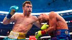 Canelo Álvarez destrozó la órbita del ojo de Saunders en mayo de 2021. (Foto: Mexsport)