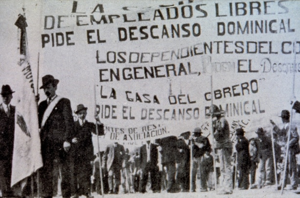 En México se llevó a cabo la primera marcha por derechos laborales en 1913. Foto: Archivo de la Nación