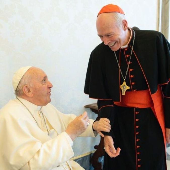 Carlos Aguiar Retes, arzobispo mexicano, junto al Papa Francisco (X: @ArzobispoAguiar)