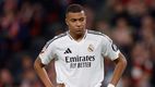Kylian Mbappé podría no jugar ante el Barcelona (Reuters)