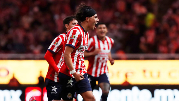 Erick Gutiérrez le dio el triunfo a Chivas. (Foto: Imago7)