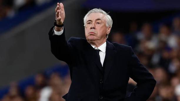 Carlo Ancelotti da indicaciones con Real Madrid (Reuters)