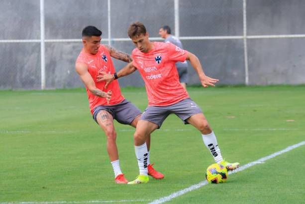Sergio Canales trabaja al parejo con sus compañeros (@Rayados)