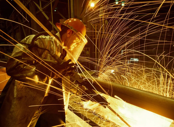 Trabajando con el acero y soportando el calor. (Foto: LYNN JOHNSON Nat Geo Image Collection)ç