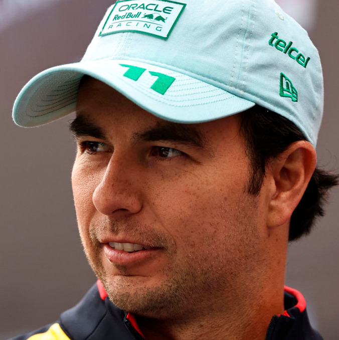 Checo Pérez espera elegir la mejor opción para retomar su carrera. (Foto: Mexsport)