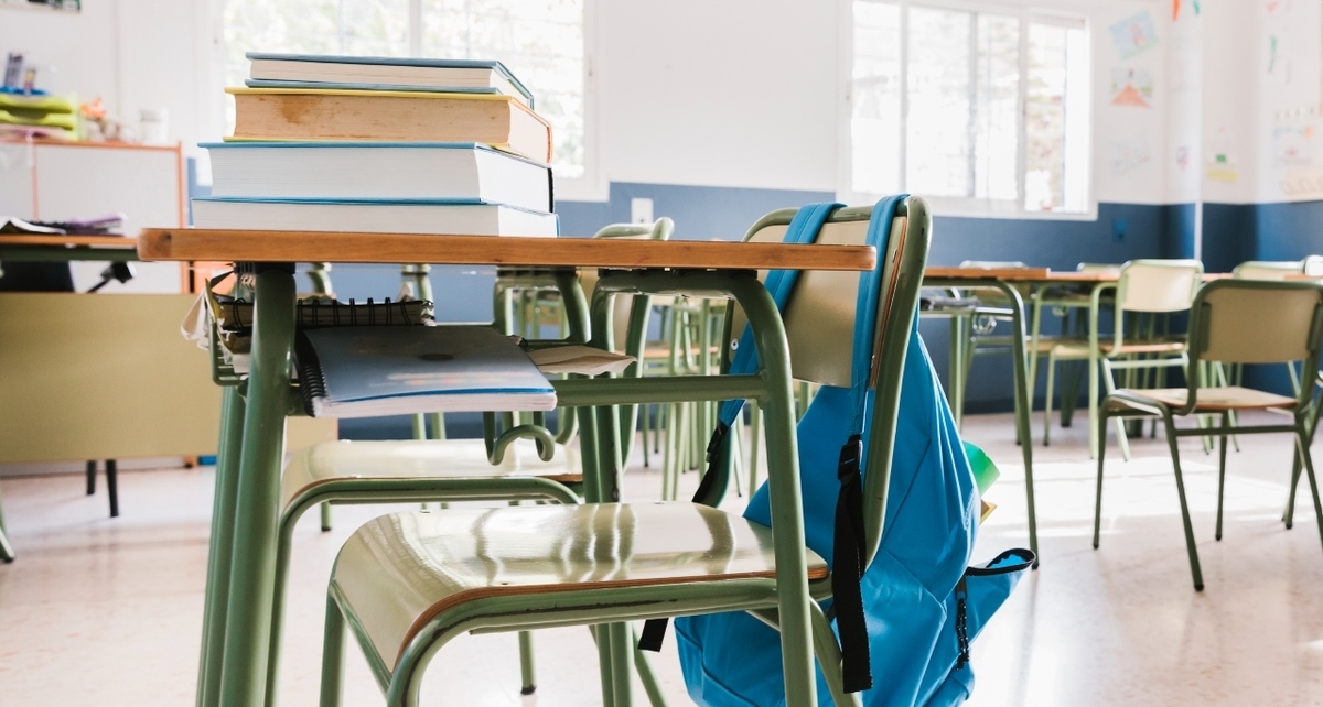 Conoce el calendario oficial de la SEP de mayo 2025 y descubre si tu hijos tienen que ir a la escuela o no. Foto: Freepik