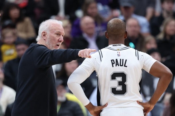 Popovich junto a Chris Paul (Reuters)