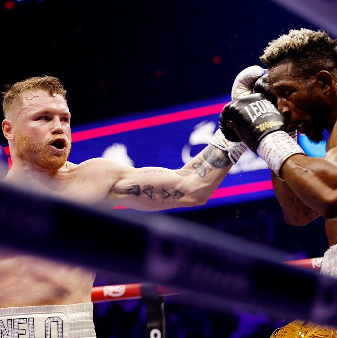 Canelo Álvarez ludió contra un esquivo William Scull. (Foto: AFP)