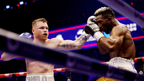 Canelo Álvarez ludió contra un esquivo William Scull. (Foto: AFP)