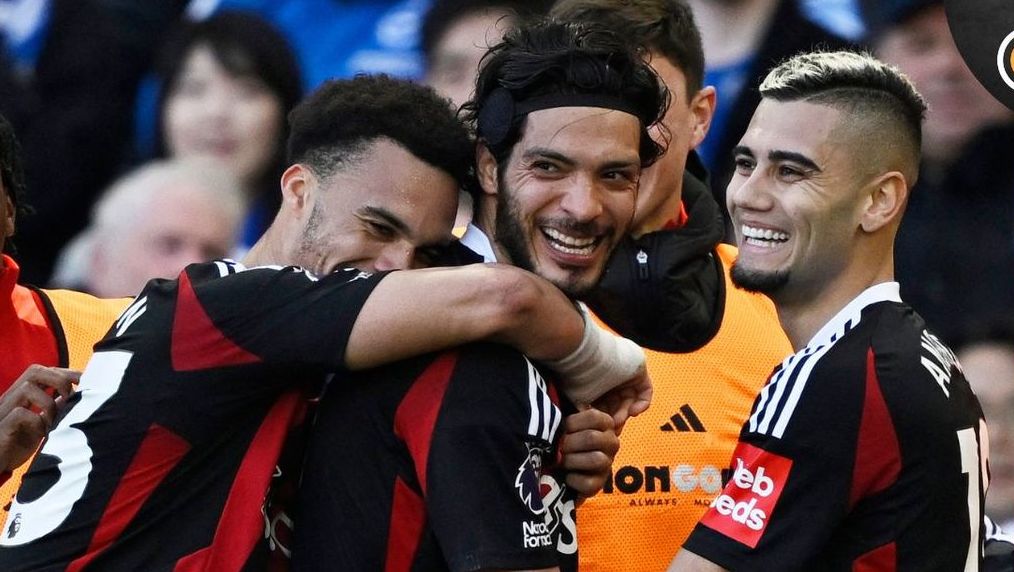 Raúl Jiménez en celebración de gol en el encuentro entre Brighton y Fulham (Reuters)