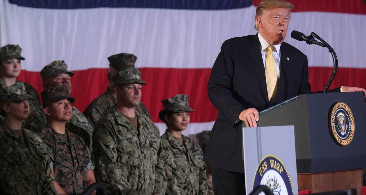 Donald Trump junto al ejército de los Estados Unidos (Reuters)