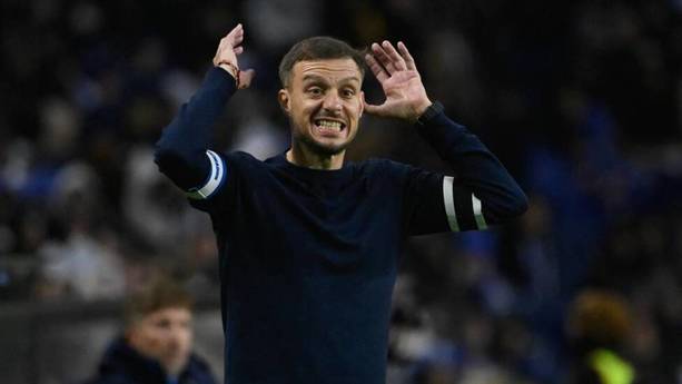 Martín Anselmi, molesto en un partido del Porto (AFP)
