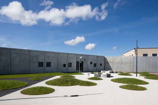 Espacio común del complejo penitenciario Storstrøm Fængsel (C.F. Møller)