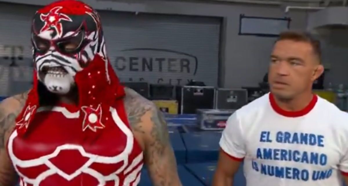 Penta Zero Miedo antes de atacar a Chad Gable