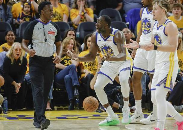 Draymond Green reclama al cuerpo arbitral (EFE)