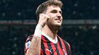 Santiago Gimenez dispara en el Milan vs Bologna (@acmilan)