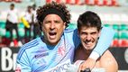 Memo Ochoa festeja la victoria con un compañero (@afs_viladasaves)