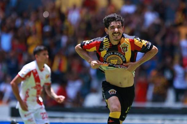 Ocejo celebra el gol del pase de Leones Negros a la Final (Imago7)