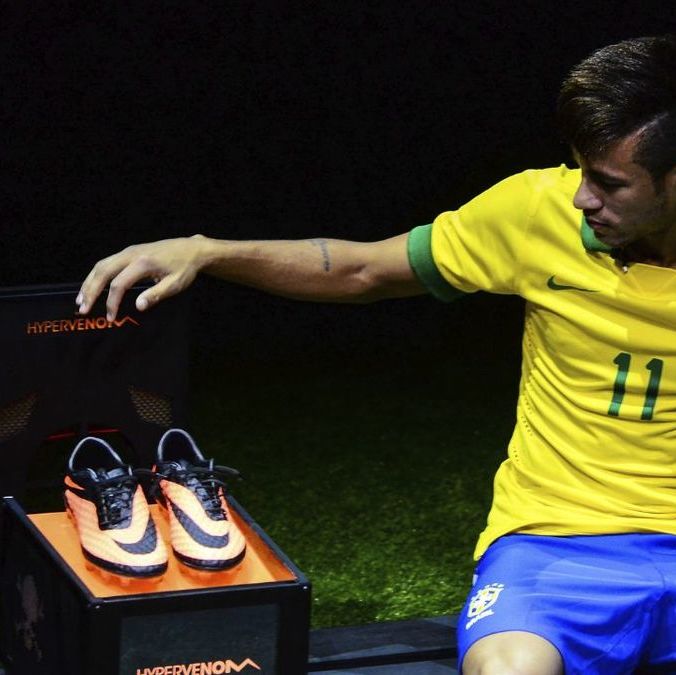 Neymar en el lanzamiento de las Hypervenom en 2013 (Especial)