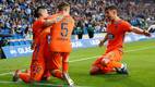 González celebra el gol con sus compañeros (EFE)