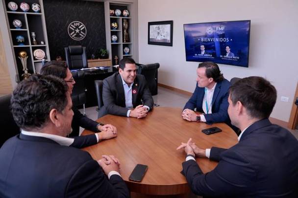 Mesa de trabajo de Femexfut con la AFP