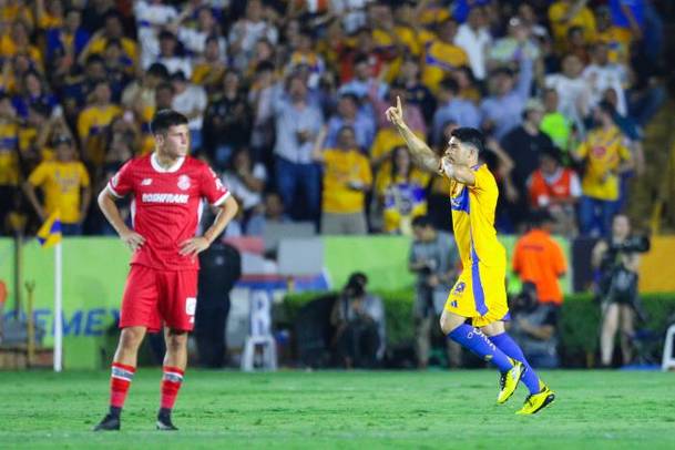 Nico Ibáñez celebra ante el sufrimiento del Toluca (Imago7)