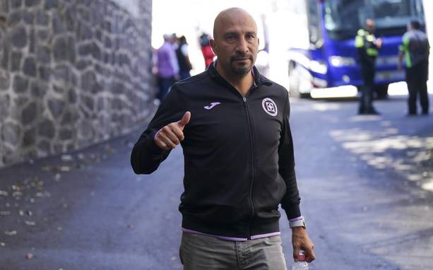 El Conejo Pérez llegando al Estadio Azteca (Foto: Imago7)