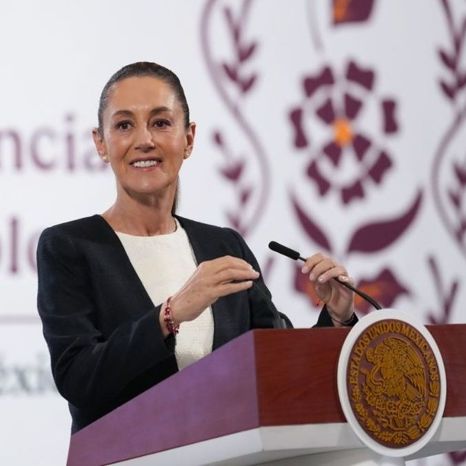 Además del incremento al salario, se congelará la edad de jubilación y se condenarán deudas al FOVISSSTE. Foto: Gobierno de México
