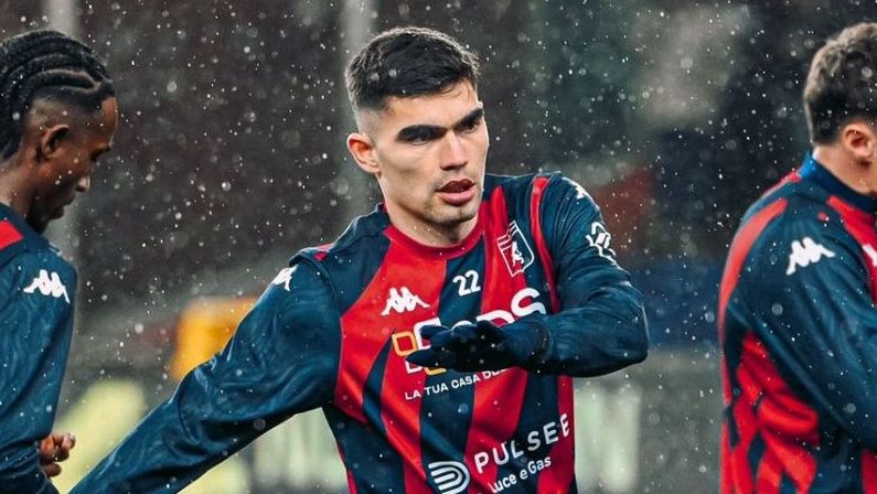 Johan Vásquez sigue teniendo regularidad con el Genoa (X: @GenoaCFC)