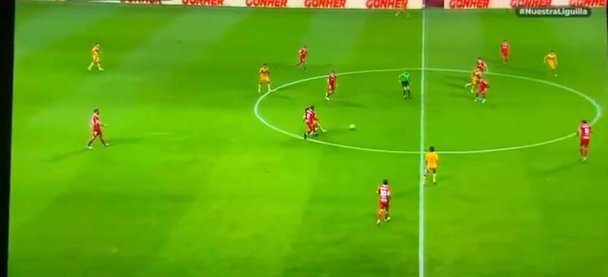 Posición de Nico Ibáñez al momento del toque (Captura)