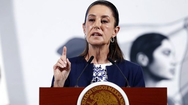 Sheinbaum manda inicitiva para reducir trámites presenciales. Foto: EFE