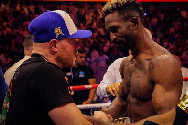 William Scull y Canelo hablan tras su pelea (@turki_alalshikh)