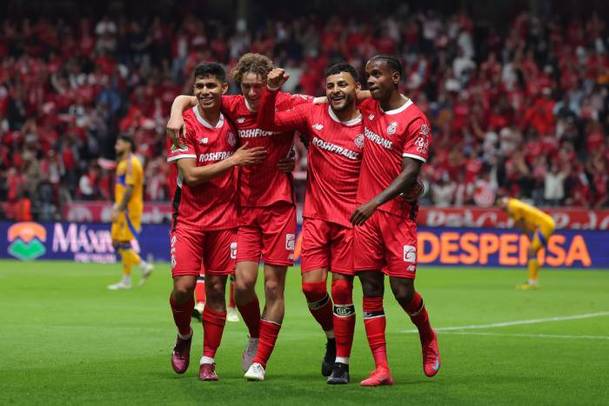 Jugadores de Toluca festejan en la Semifinal ante Tigres (Imago7)