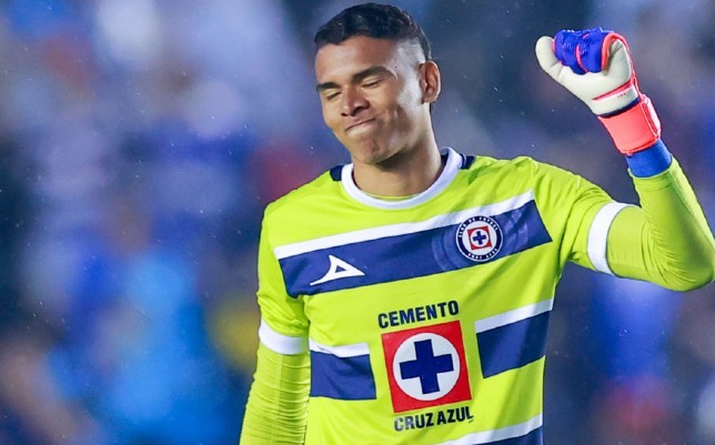 Martinoli y Luis García se rinden en elogios ante Kevin Mier (Foto: Imago7)