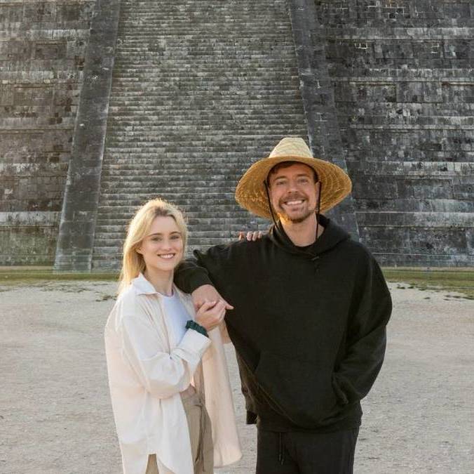 Mr. Beast junto a su pareja en México (@MrBeast)
