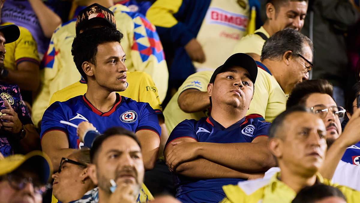 Aficionados buscan culpables en los árbitros. (Foto: Mexsport)