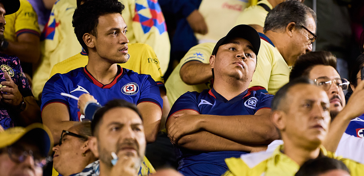 Aficionados buscan culpables en los árbitros. (Foto: Mexsport)