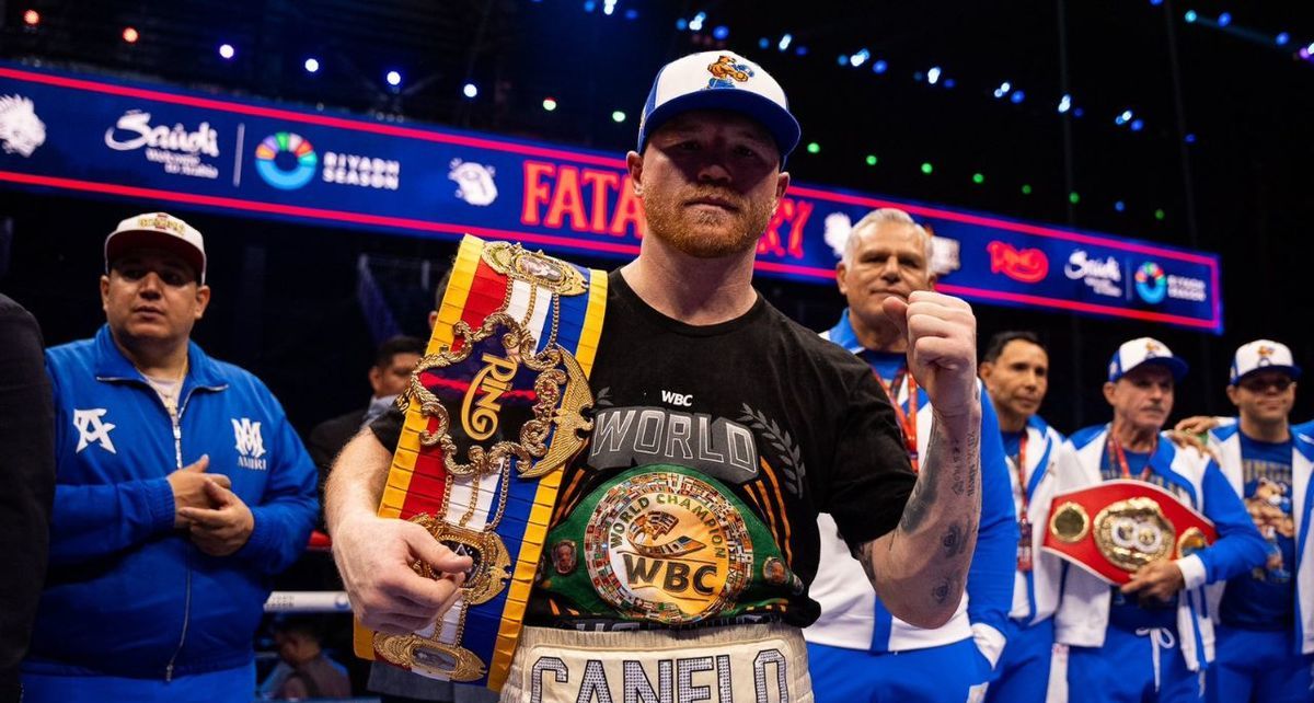Canelo Álvarez posa con su cinturón de campeón (@Canelo)
