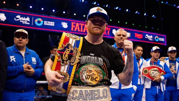 Canelo Álvarez posa con su cinturón de campeón (@Canelo)