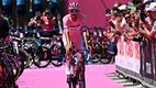 Isaac del Toro logró mantener el 'maglia rosa' en el Giro de Italia (EFE)