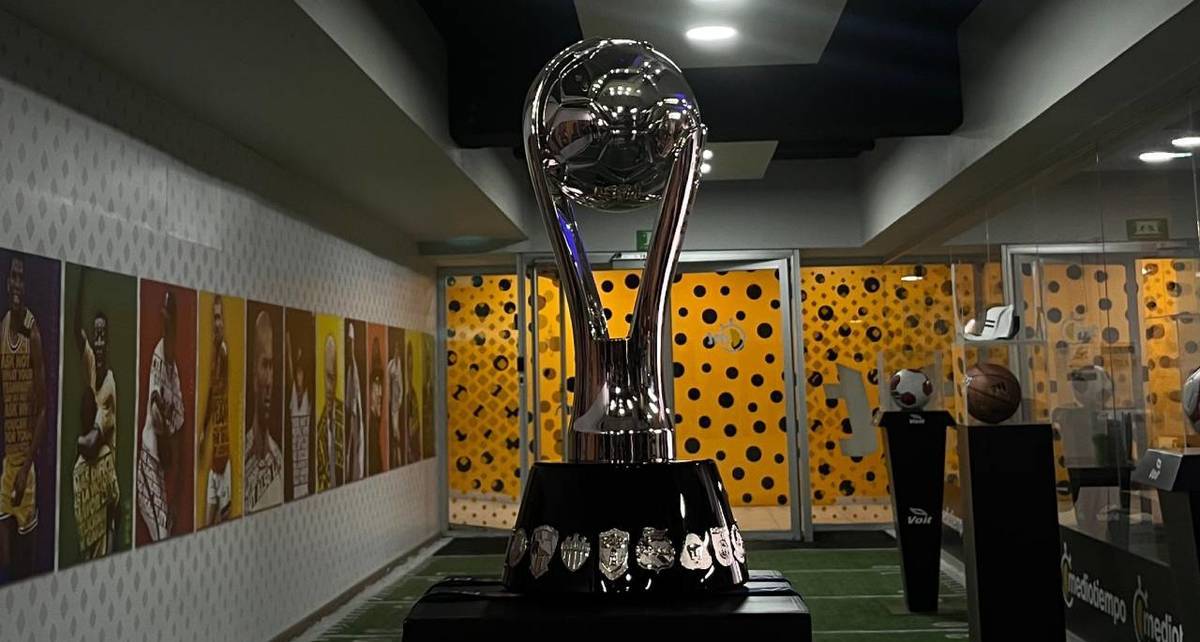 Trofeo de la Liga MX en mediotiempo (Aylin Ramírez)
