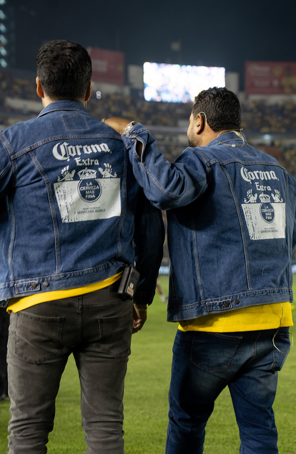 Corona, presente en el Estadio Azulgrana con la Banda MS.