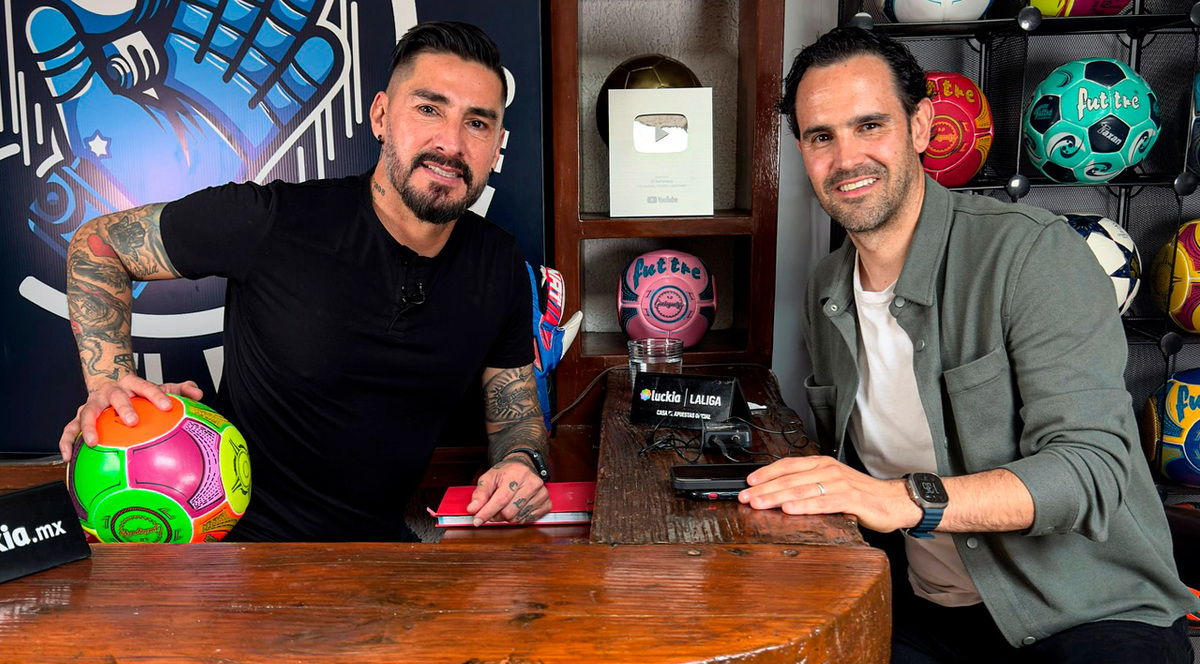 Santiago Fernández platicó con Yosgart Gutiérrez.