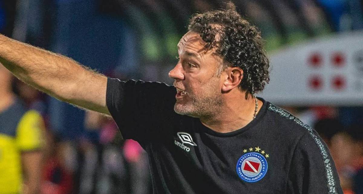 Gabriel Milito suena para ser el nuevo entrenador de las Chivas