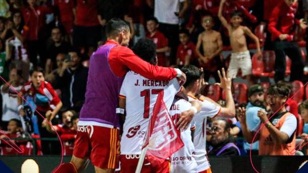Jugadores del AVS celebran la victoria en la Ida (@afs_viladasaes)
