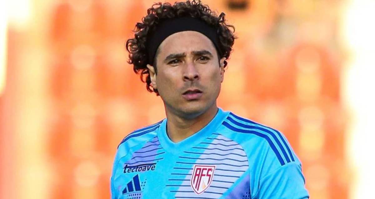 Memo Ochoa, en un partido del AVS (ligaportugal)
