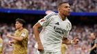 Kylian Mbappé ganó, además, el Pichichi sobre Robert Lewandowski (EFE)